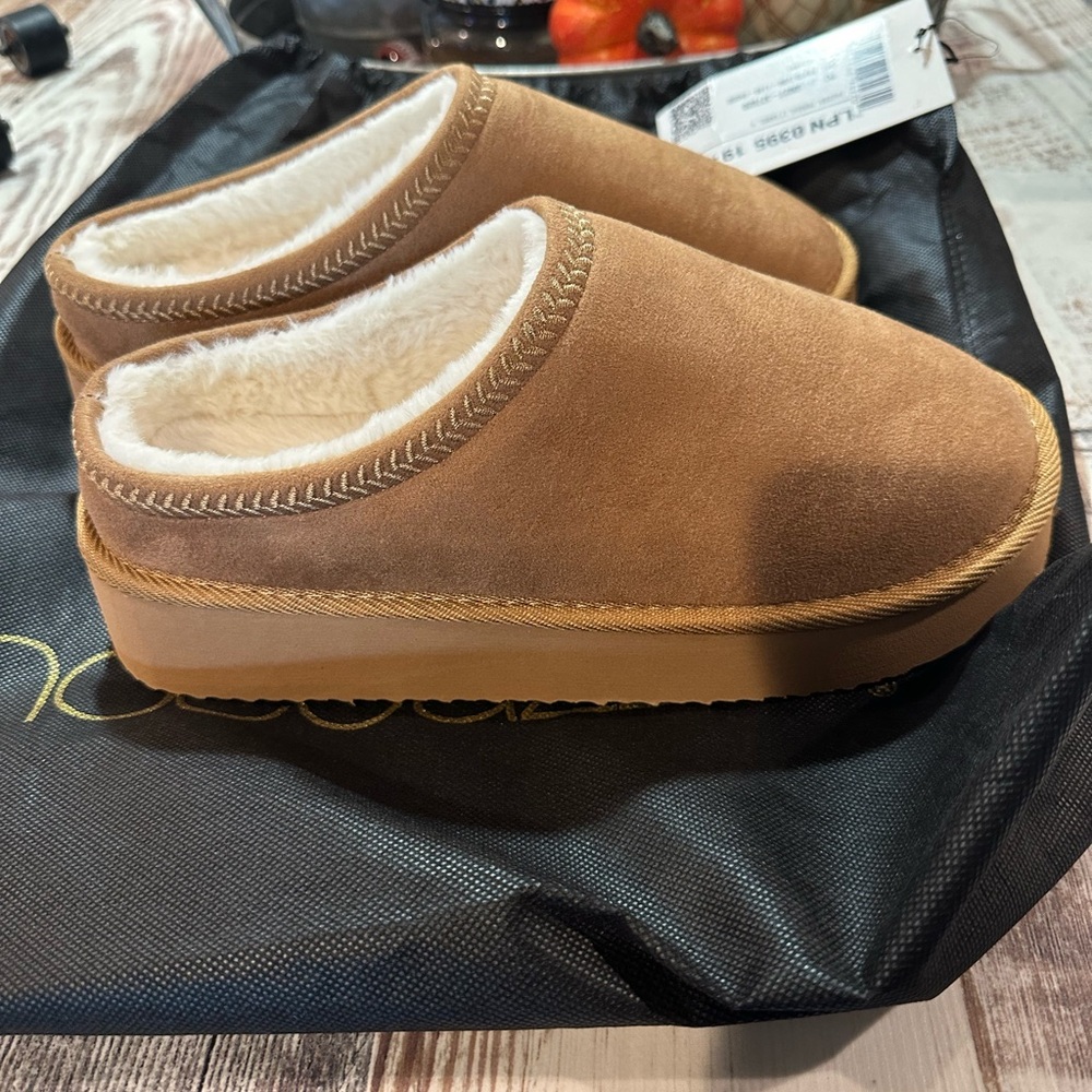 Brand new never worn size 8